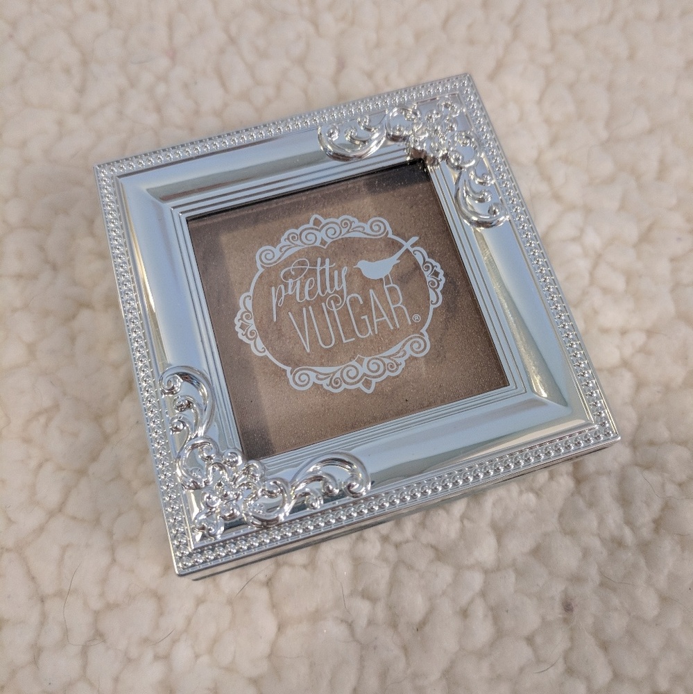 NEW NEVER BEEN USED shimmering swan highlighter